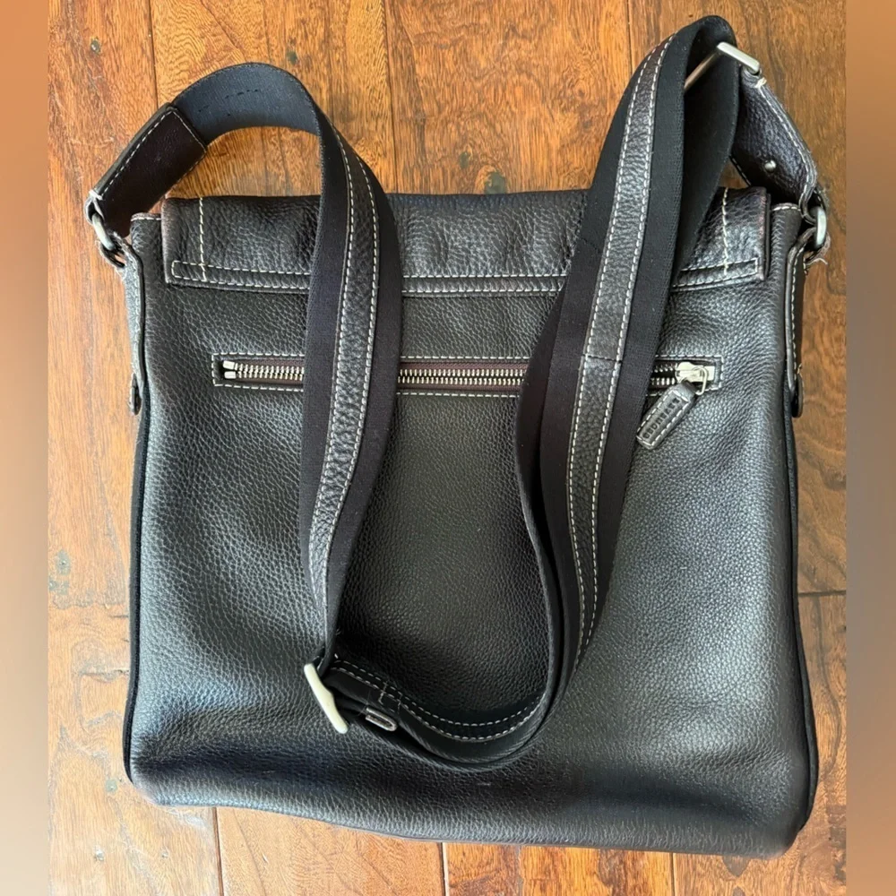 Levenger Bomber Jacket Leather Laptop Messenger Bag Pebble Brown EUC